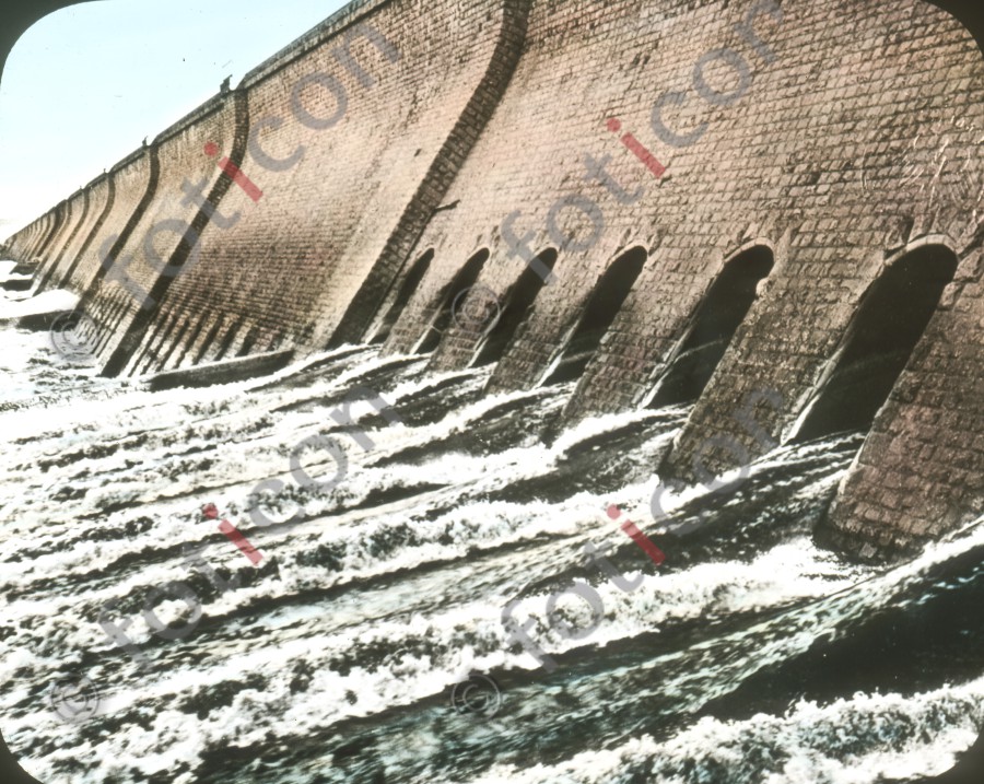 Staudamm von Assuan | Aswan Dam - Foto foticon-simon-008-067.jpg | foticon.de - Bilddatenbank für Motive aus Geschichte und Kultur